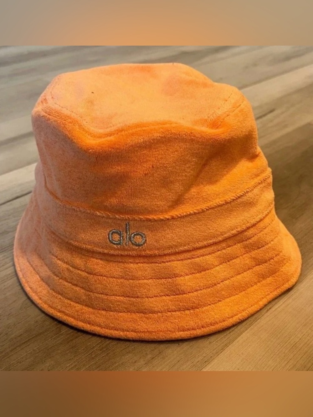 Alo Yoga Cantaloupe Terry Beachside Bucket Hat NWOT, brand new, never worn.